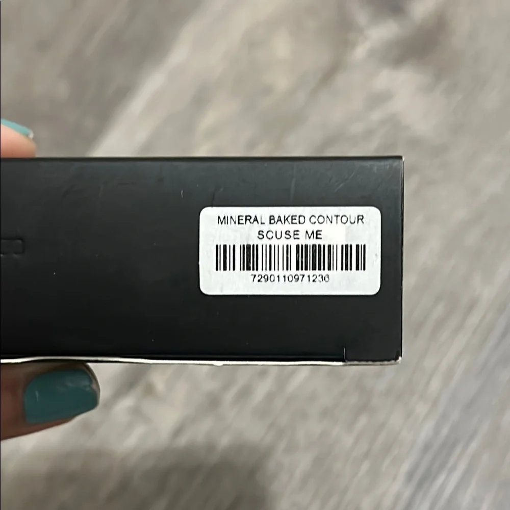 IL Makiage MINERAL BAKED CONTOUR INSTANT SCULPTING CONTOUR -SCUSE ME